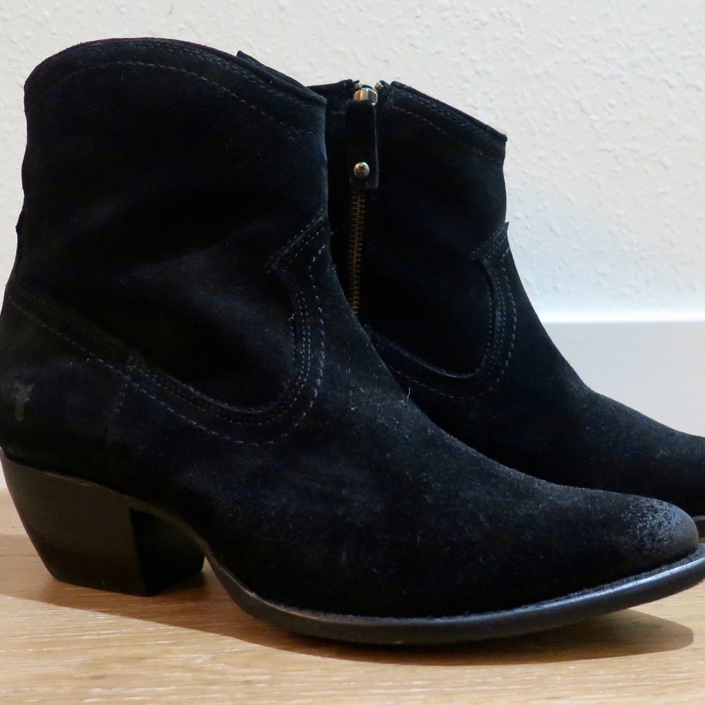 Frye Women's Sacha Short Suede Boots